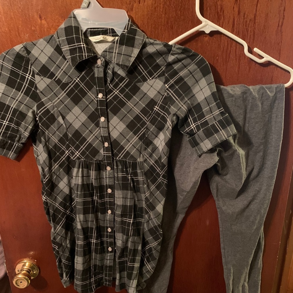 Adult small outfit shirt and leggings
